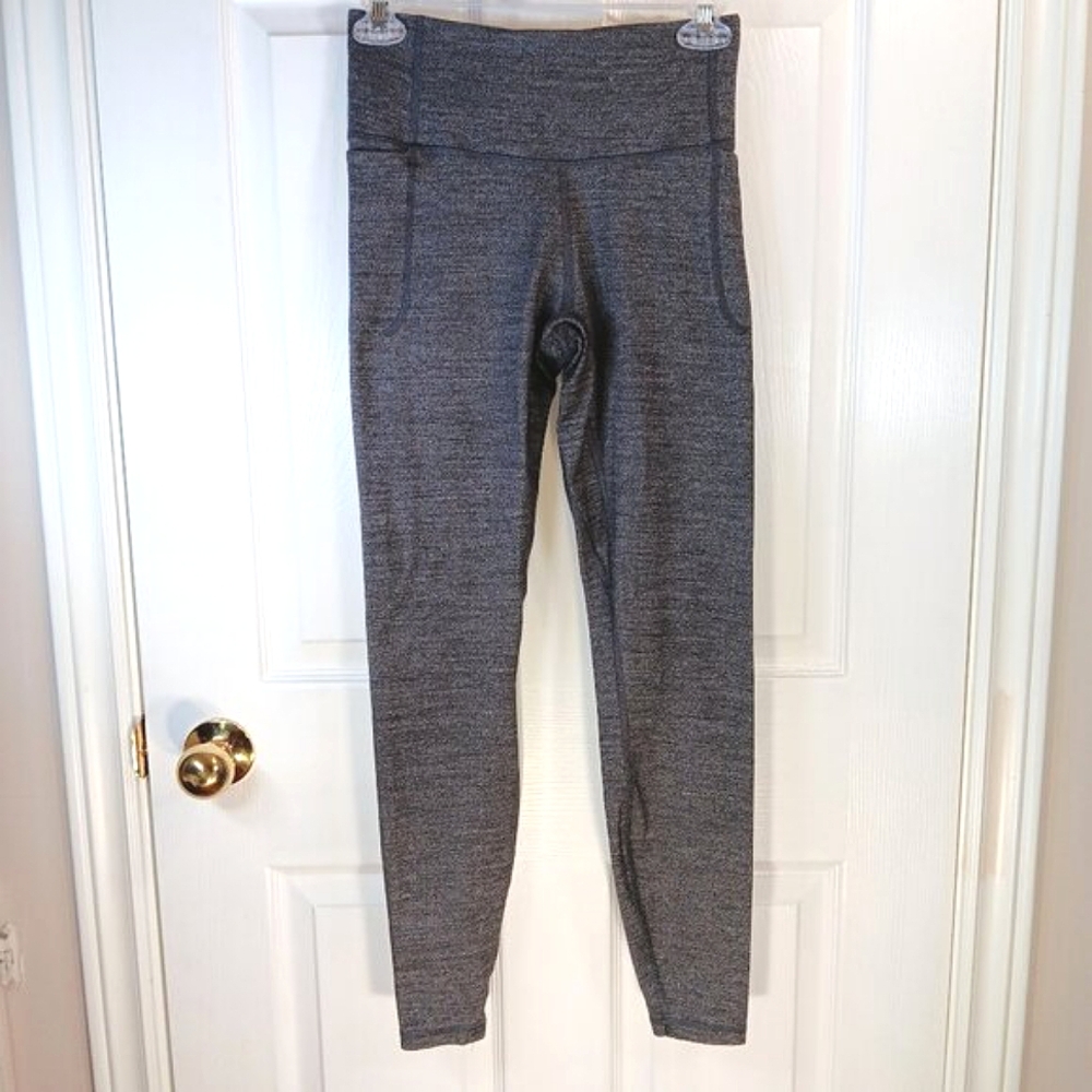 NWOT Under Armour Women's Grey Leggings Size XS Fitted Athletic Pants